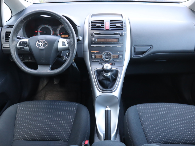 Toyota Auris, 2011