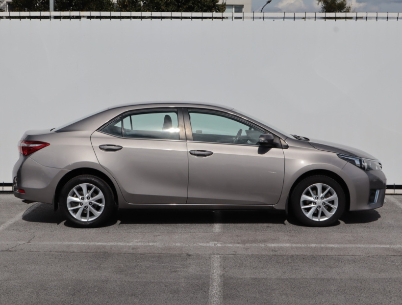 Toyota Corolla, 2015