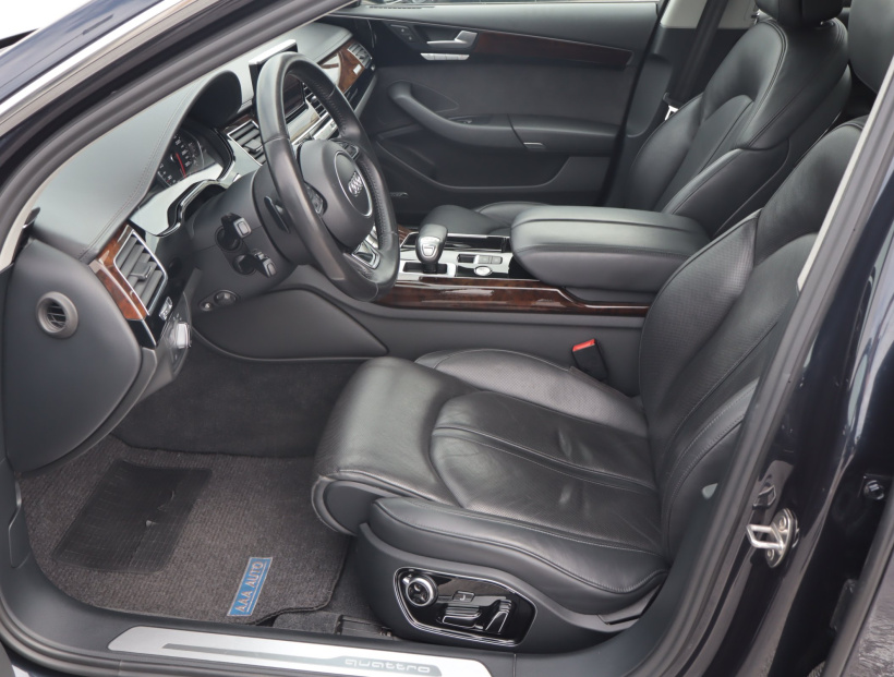 Audi A8, 2015