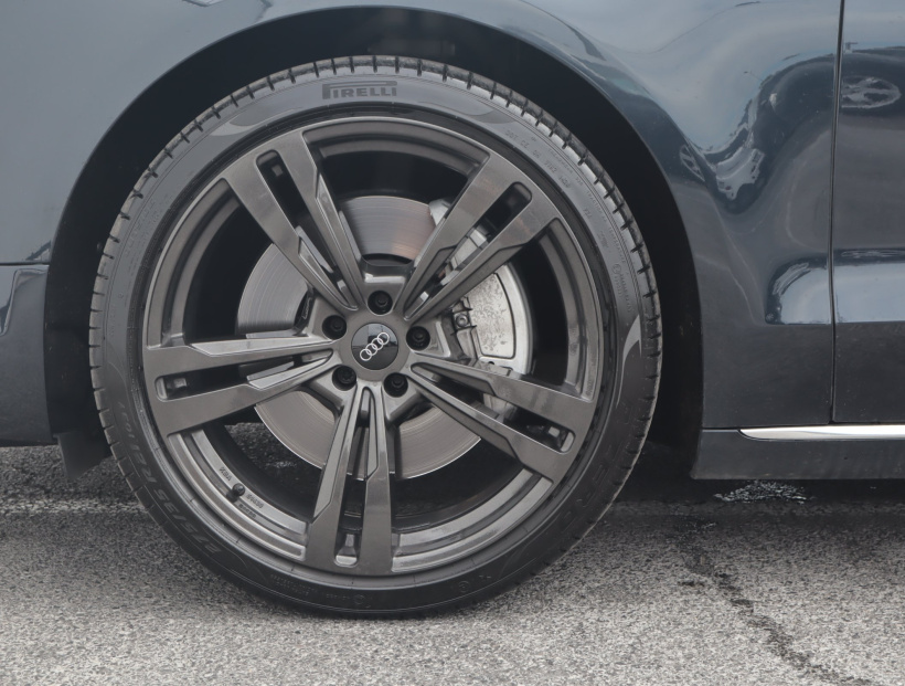 Audi A8, 2015