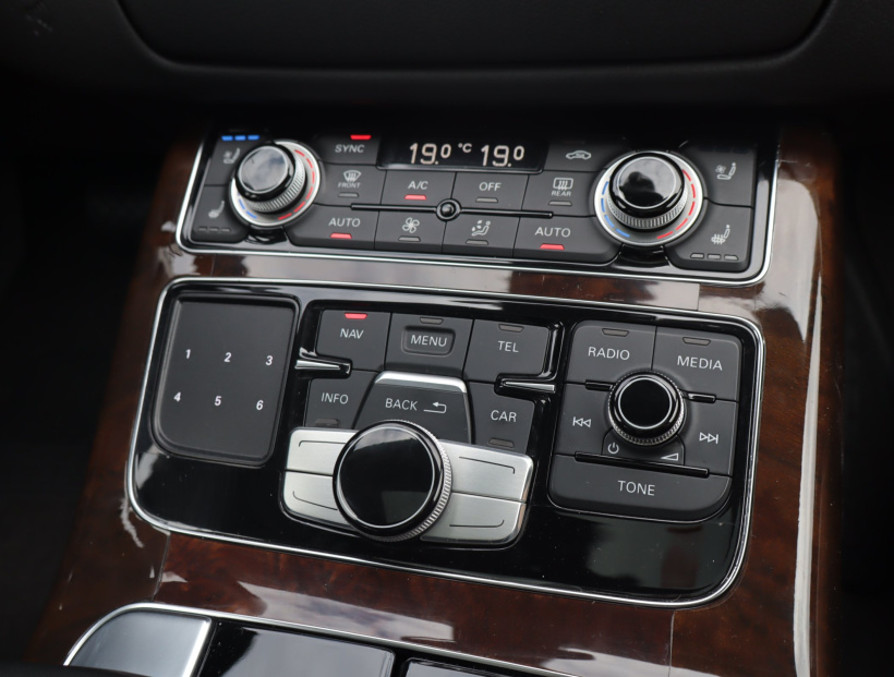 Audi A8, 2015