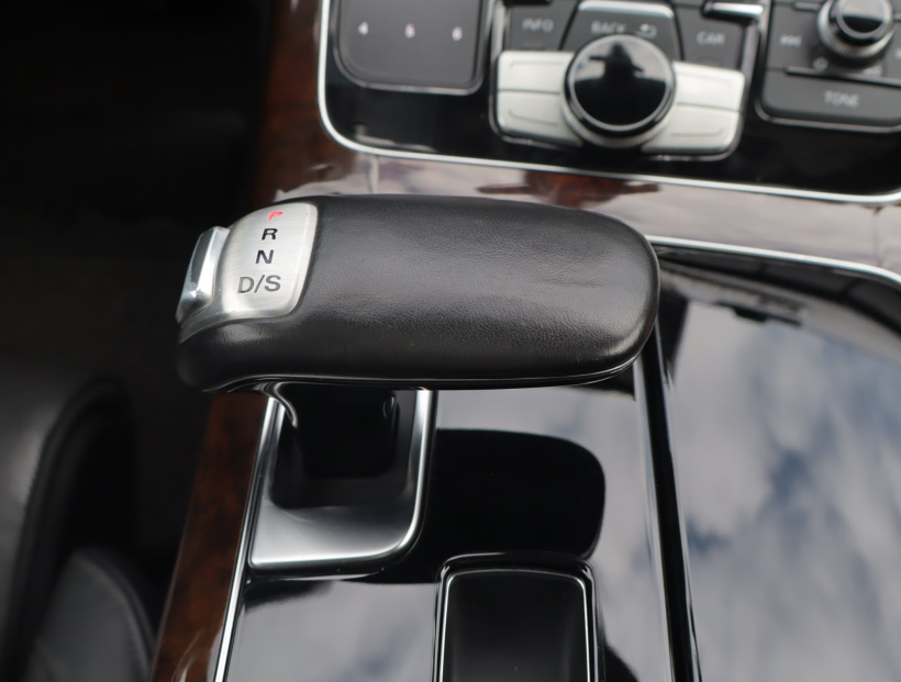 Audi A8, 2015