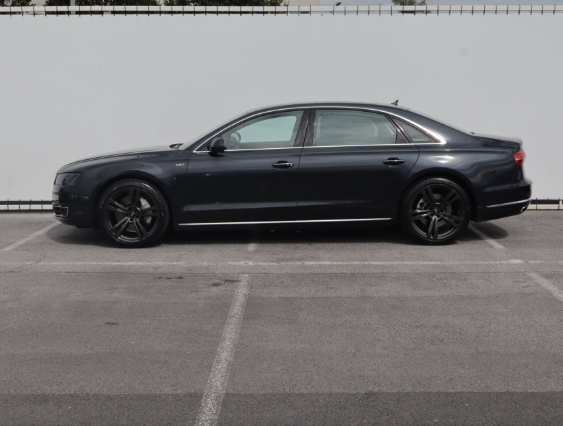 Audi A8, 2015