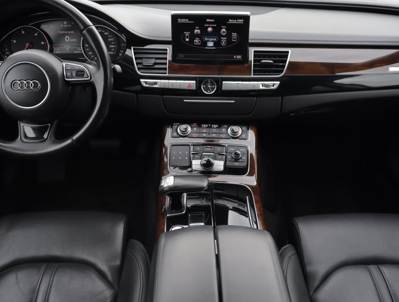 Audi A8, 2015
