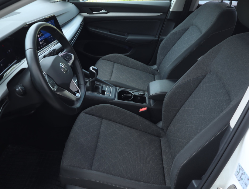 Volkswagen Golf, 2023