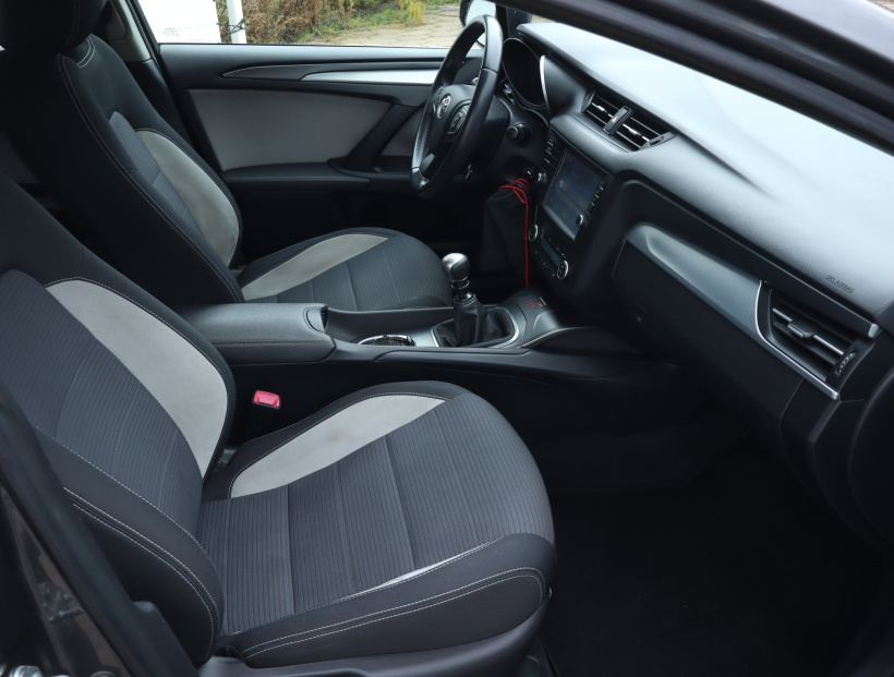 Toyota Avensis, 2015