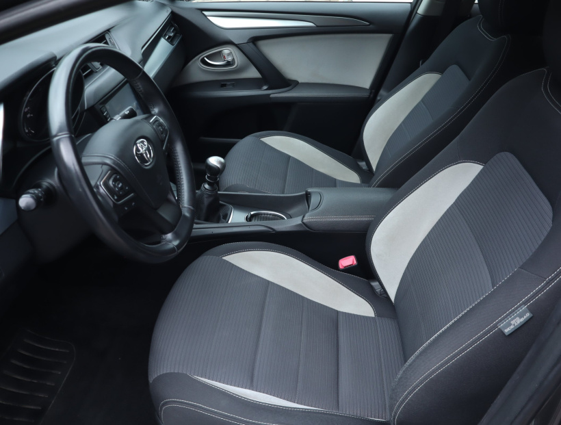 Toyota Avensis, 2015
