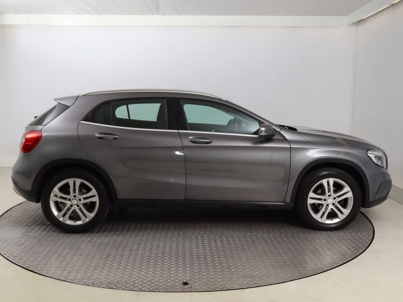 Mercedes-Benz GLA, 2016