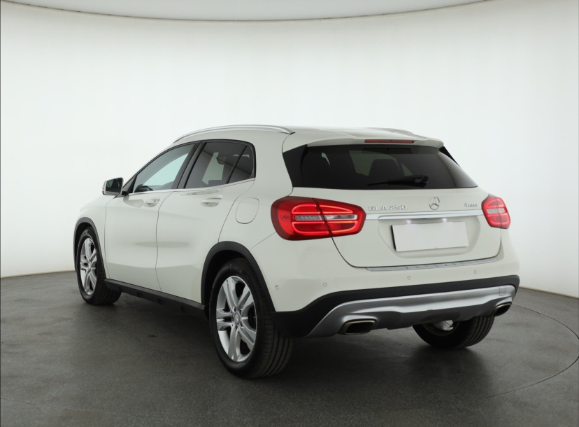 Mercedes-Benz GLA, 2016