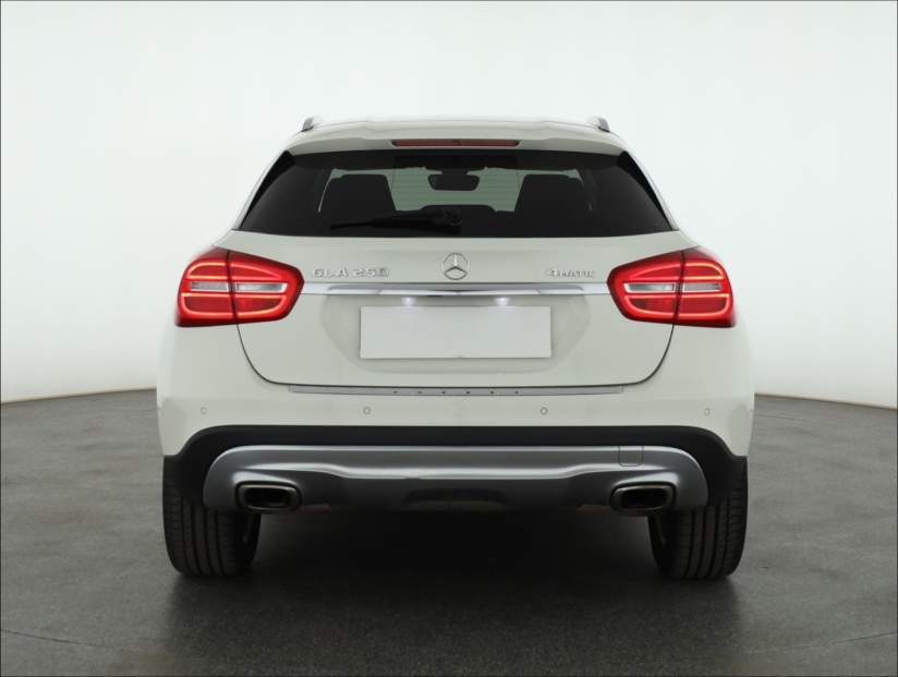 Mercedes-Benz GLA, 2016