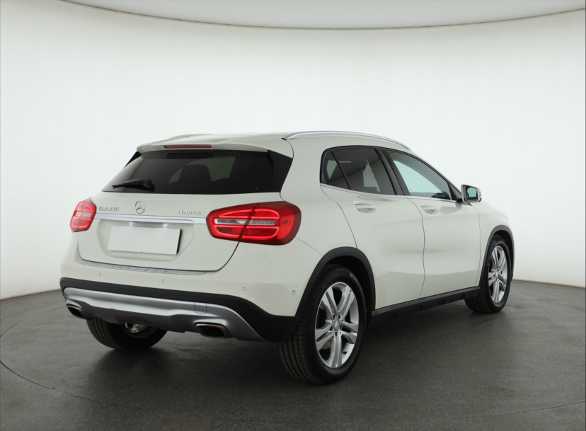 Mercedes-Benz GLA, 2016