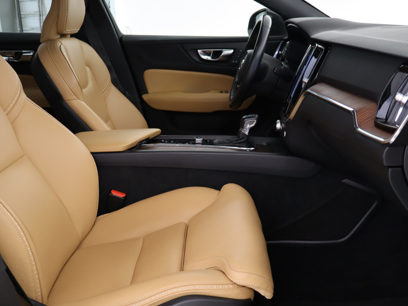 Volvo V60 Cross Country, 2020