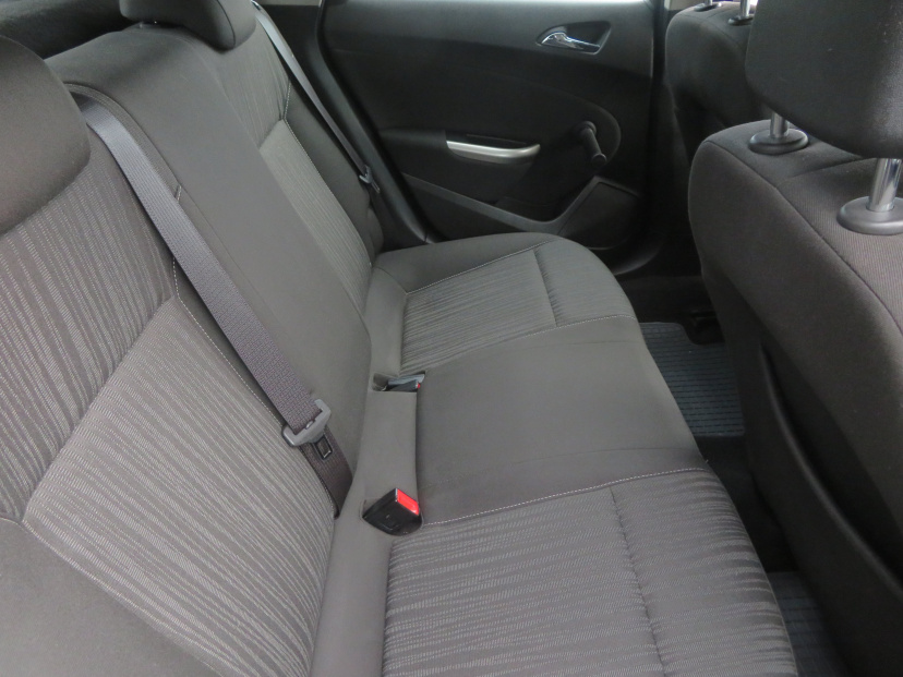 Opel Astra, 2011