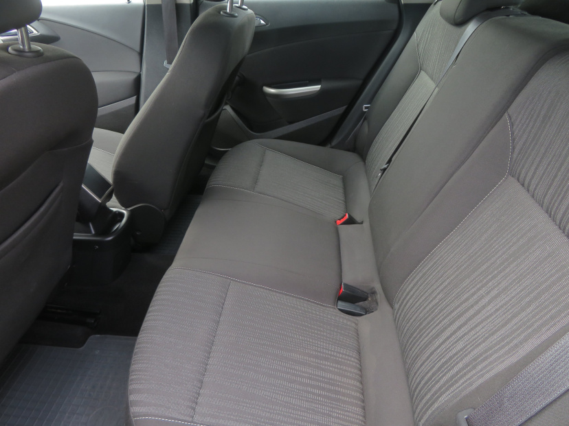 Opel Astra, 2011