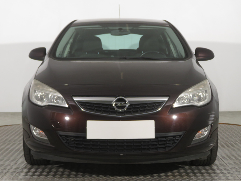 Opel Astra, 2011