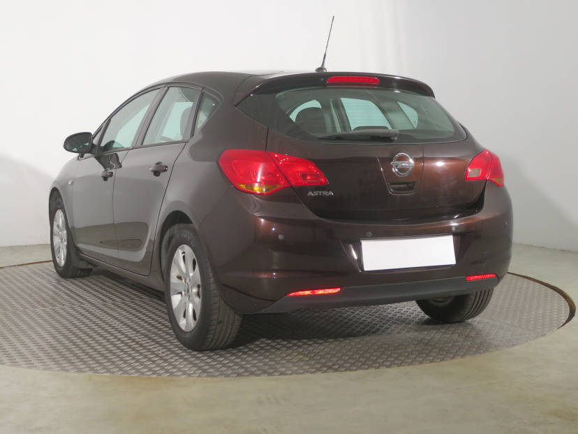 Opel Astra, 2011