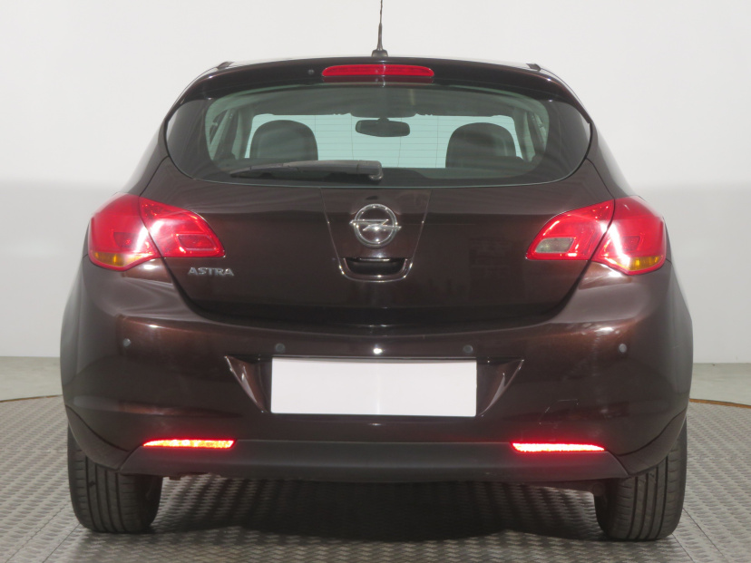 Opel Astra, 2011