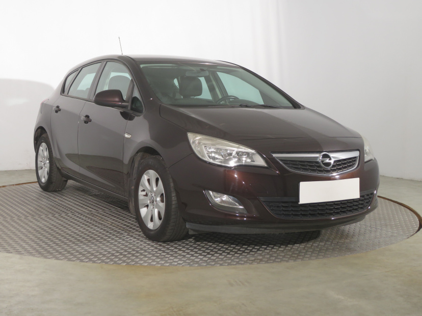 Opel Astra, 2011