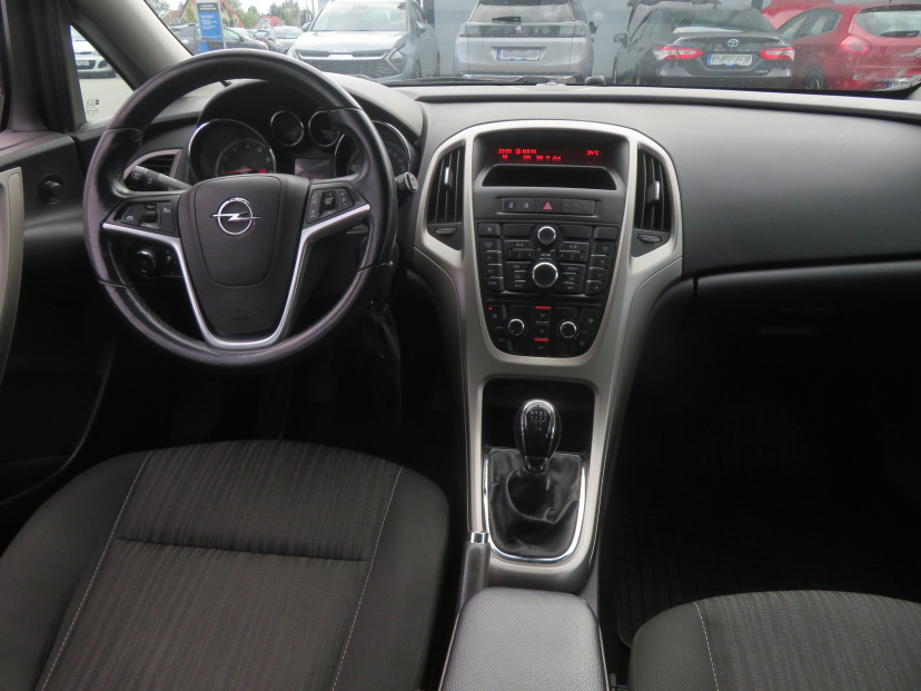 Opel Astra, 2011