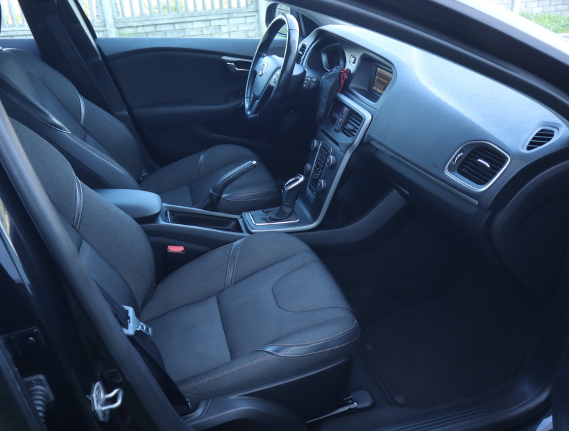 Volvo V40 Cross Country, 2014