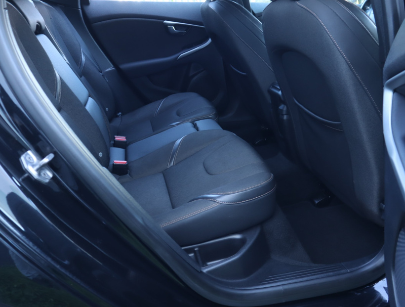 Volvo V40 Cross Country, 2014