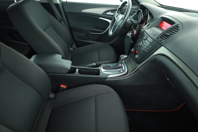 Opel Insignia, 2011