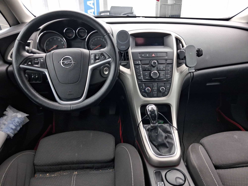 Opel Astra, 2010