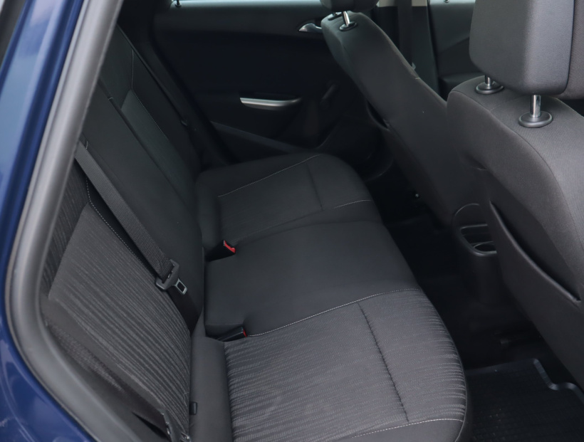 Opel Astra, 2011