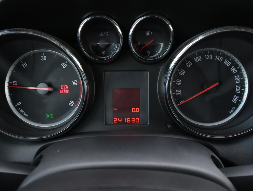 Opel Astra, 2011