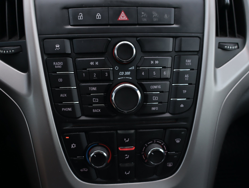 Opel Astra, 2011