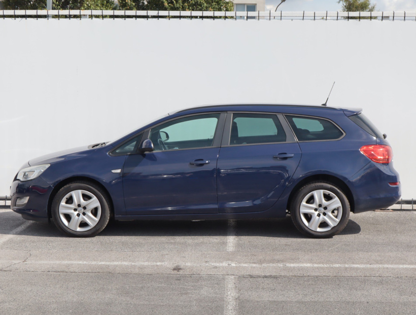Opel Astra, 2011