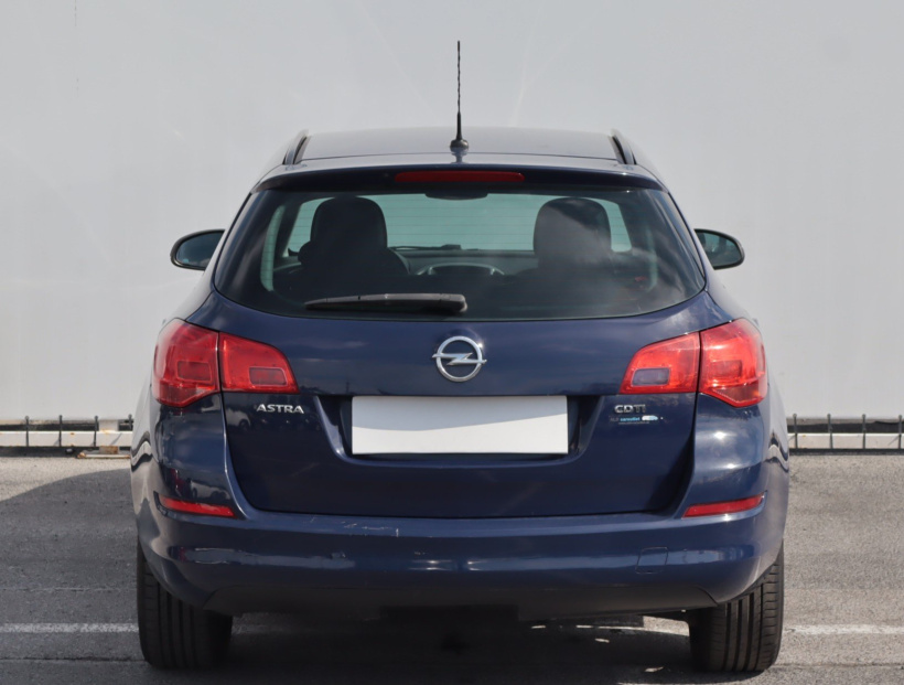 Opel Astra, 2011