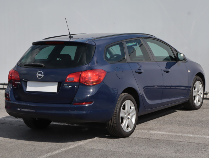 Opel Astra, 2011