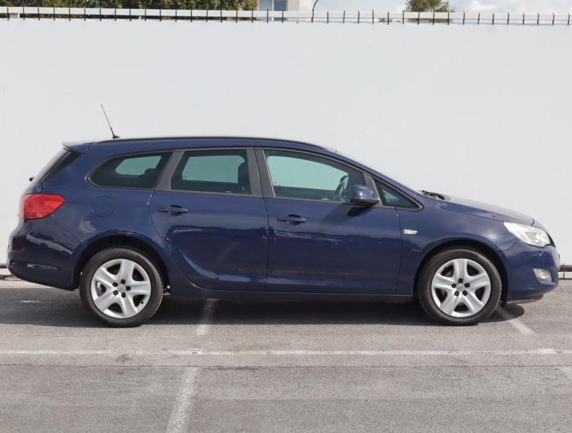 Opel Astra, 2011