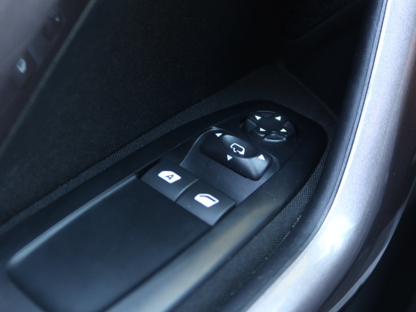 Peugeot 2008, 2013