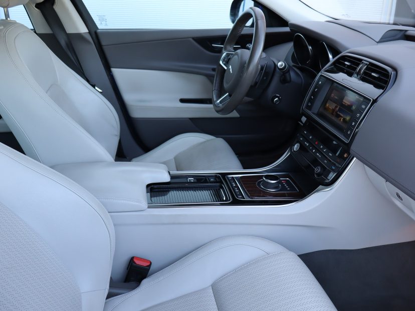 Jaguar XE, 2018