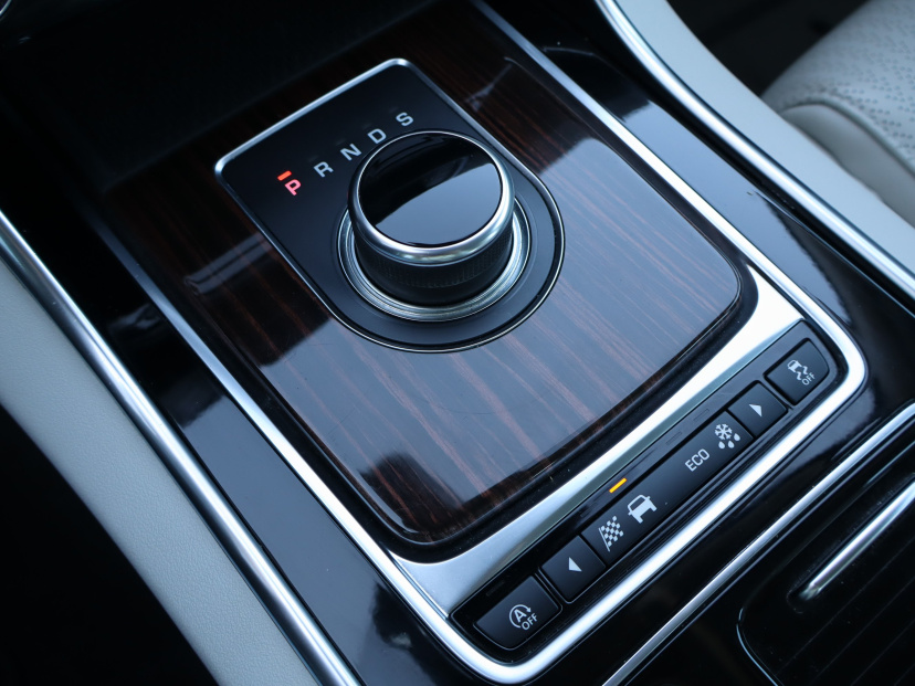 Jaguar XE, 2018