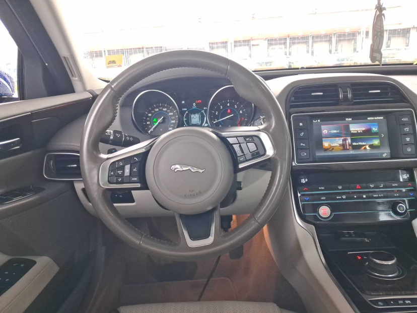 Jaguar XE, 2018
