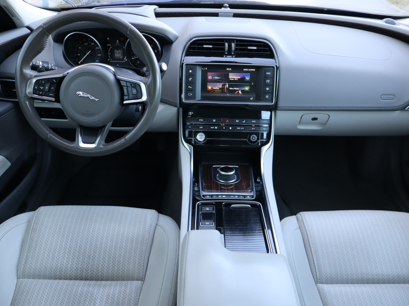 Jaguar XE, 2018