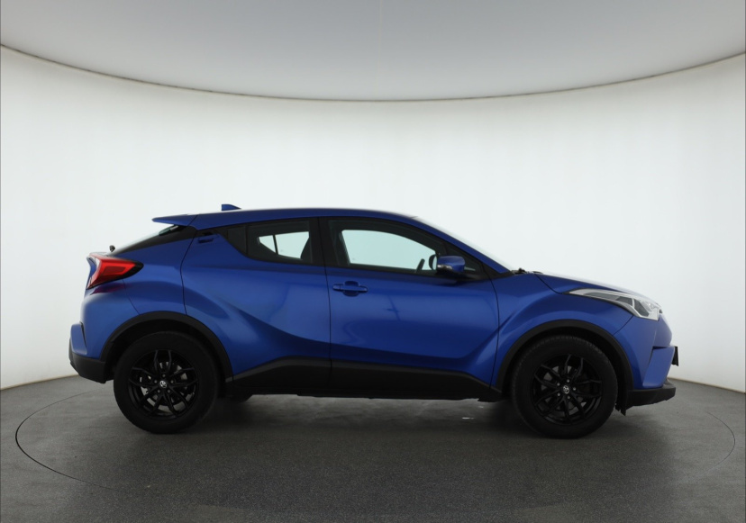 Toyota C-HR, 2017