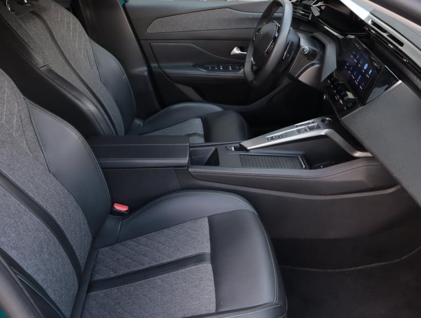 Peugeot 408, 2023