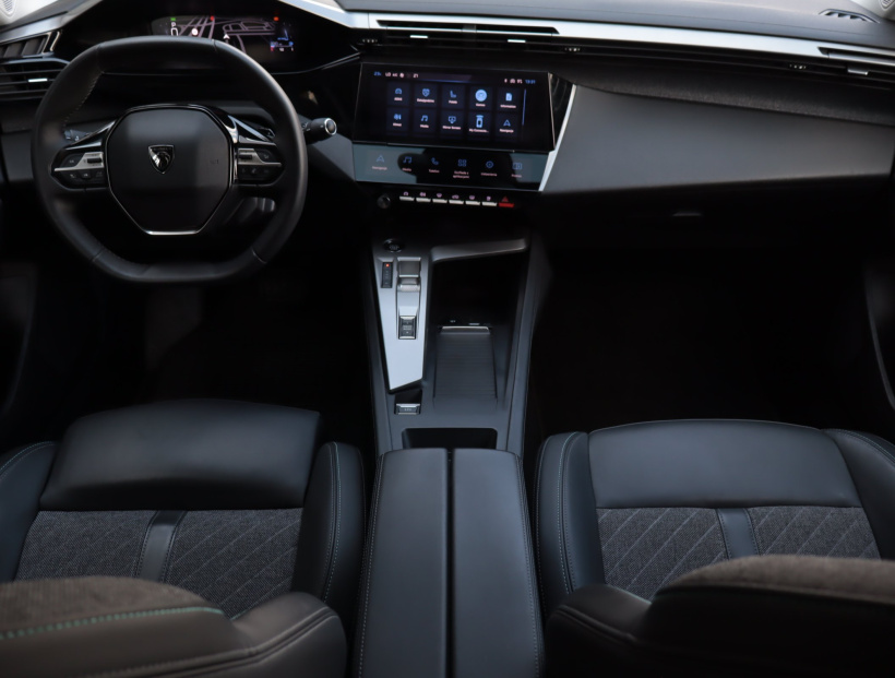 Peugeot 408, 2023