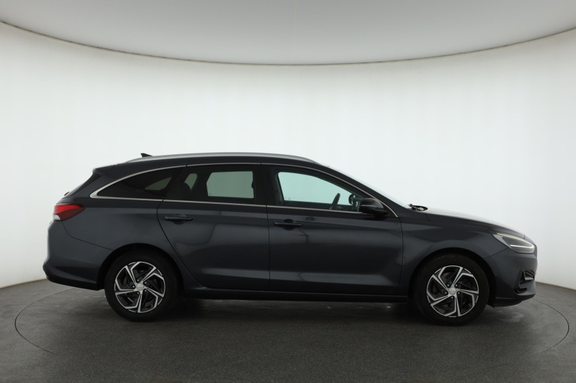 Hyundai i30, 2022