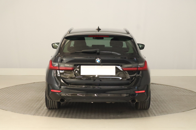 BMW 3, 2021