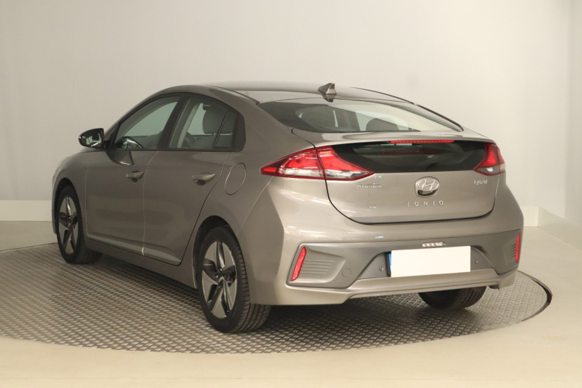 Hyundai Ioniq, 2022
