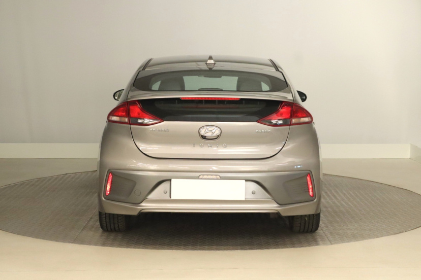 Hyundai Ioniq, 2022
