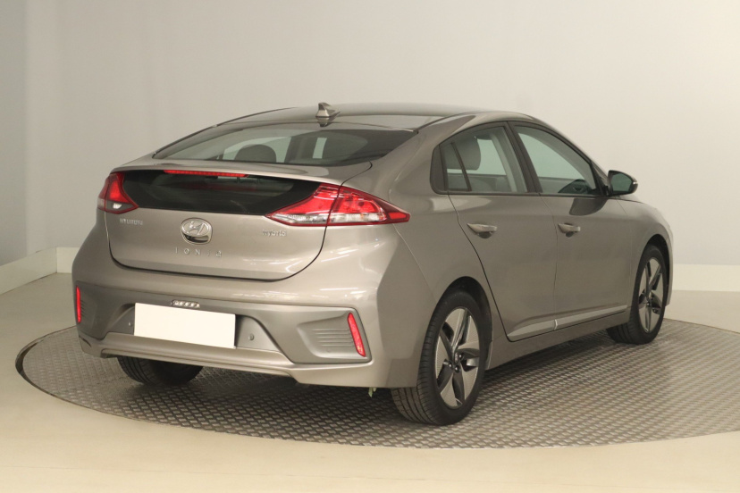 Hyundai Ioniq, 2022