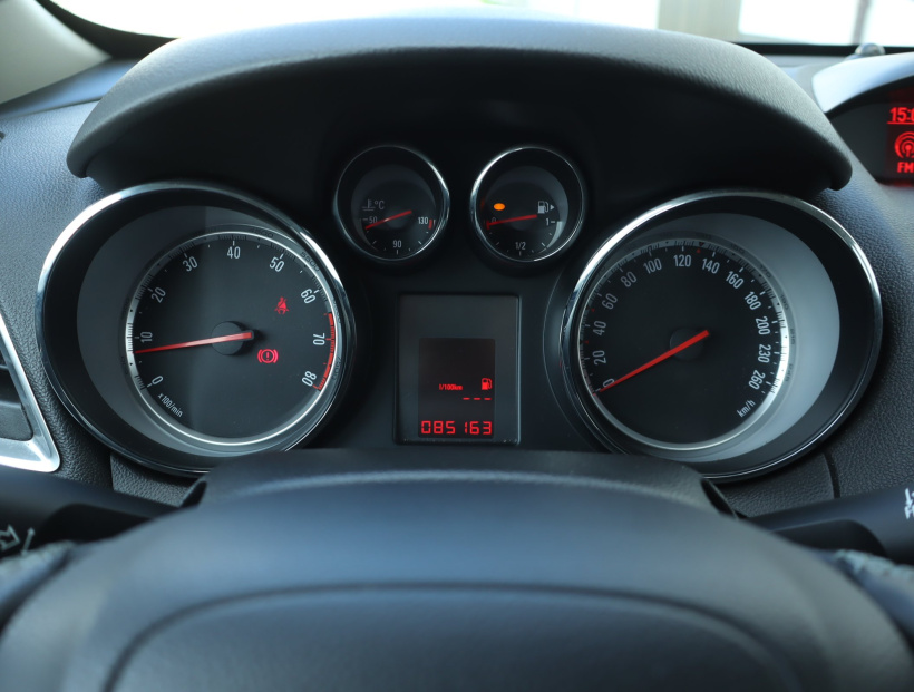 Opel Mokka, 2015