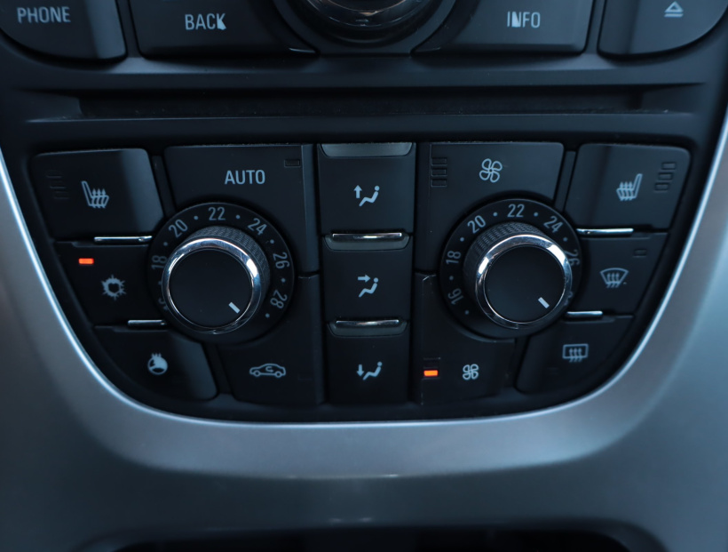 Opel Astra, 2010