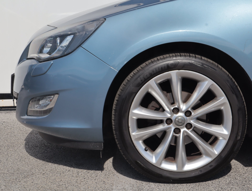 Opel Astra, 2010